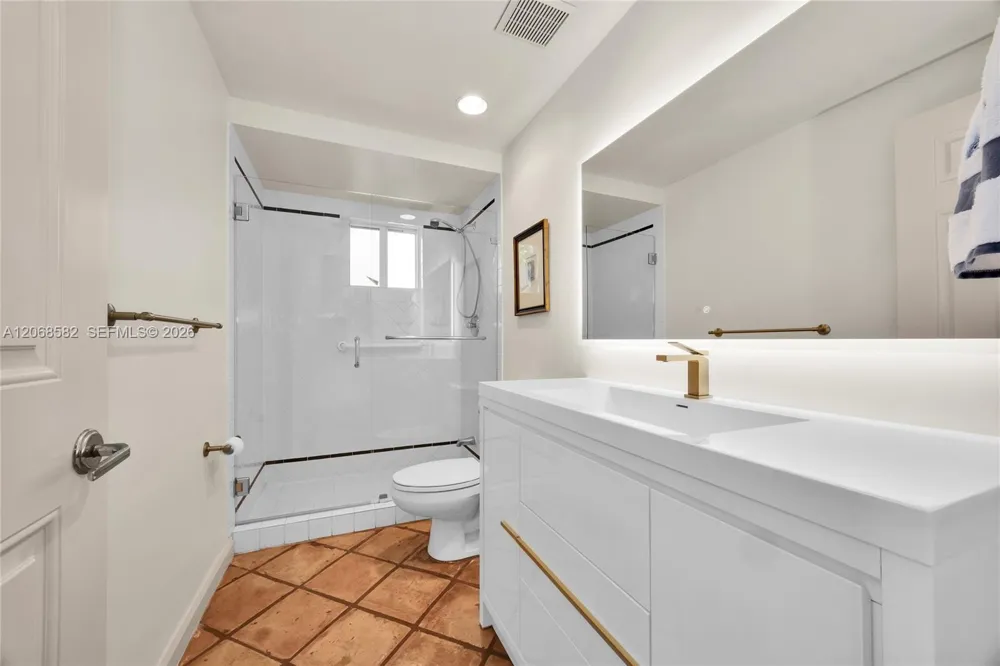 5996 Paradise Point Dr Palmetto Bay, FL 33157