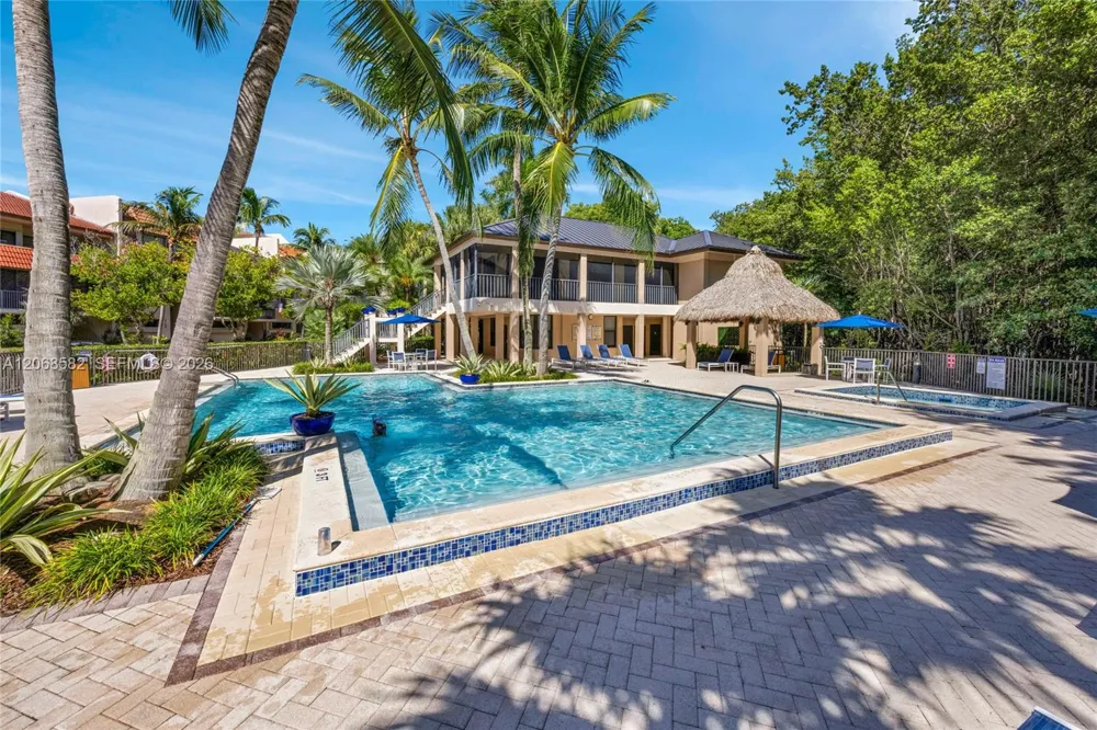 5996 Paradise Point Dr Palmetto Bay, FL 33157