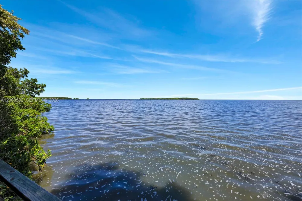 5996 Paradise Point Dr Palmetto Bay, FL 33157