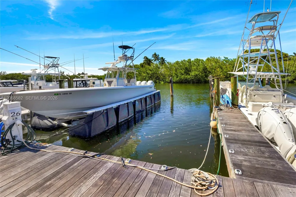 5996 Paradise Point Dr Palmetto Bay, FL 33157