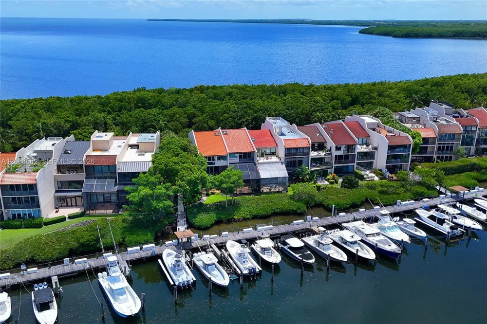 5996 Paradise Point Dr Palmetto Bay, FL 33157
