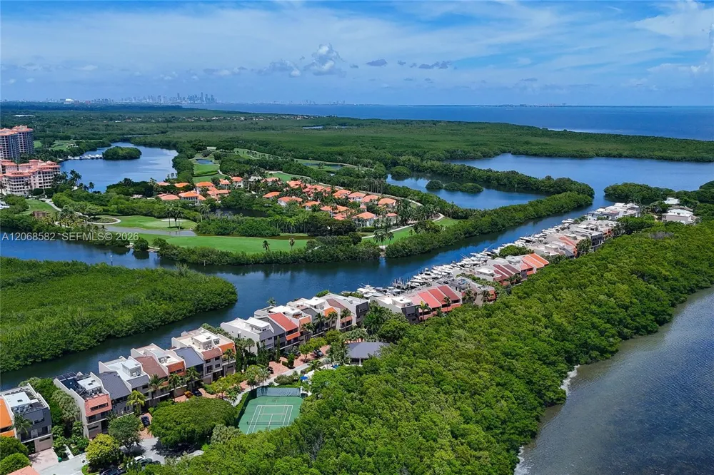 5996 Paradise Point Dr Palmetto Bay, FL 33157