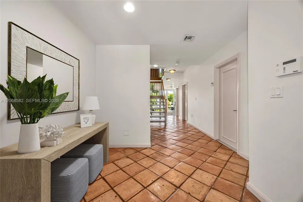 5996 Paradise Point Dr Palmetto Bay, FL 33157