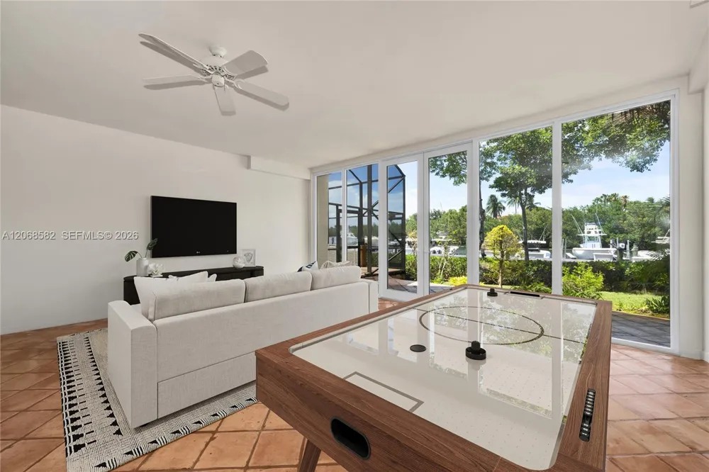 5996 Paradise Point Dr Palmetto Bay, FL 33157
