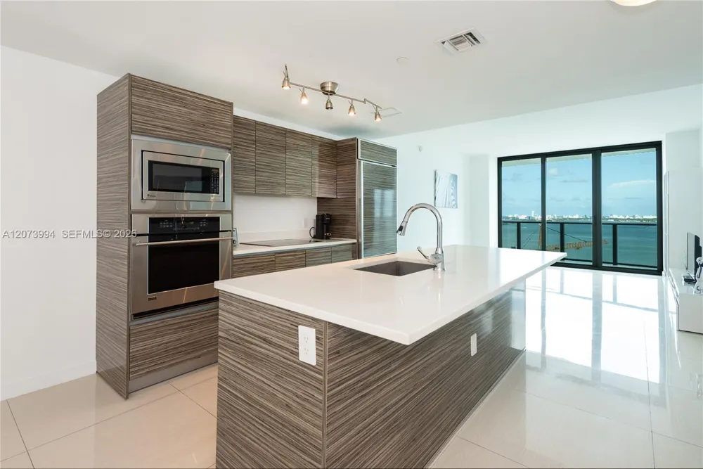 460 NE 28th St #2202 Miami, FL 33137