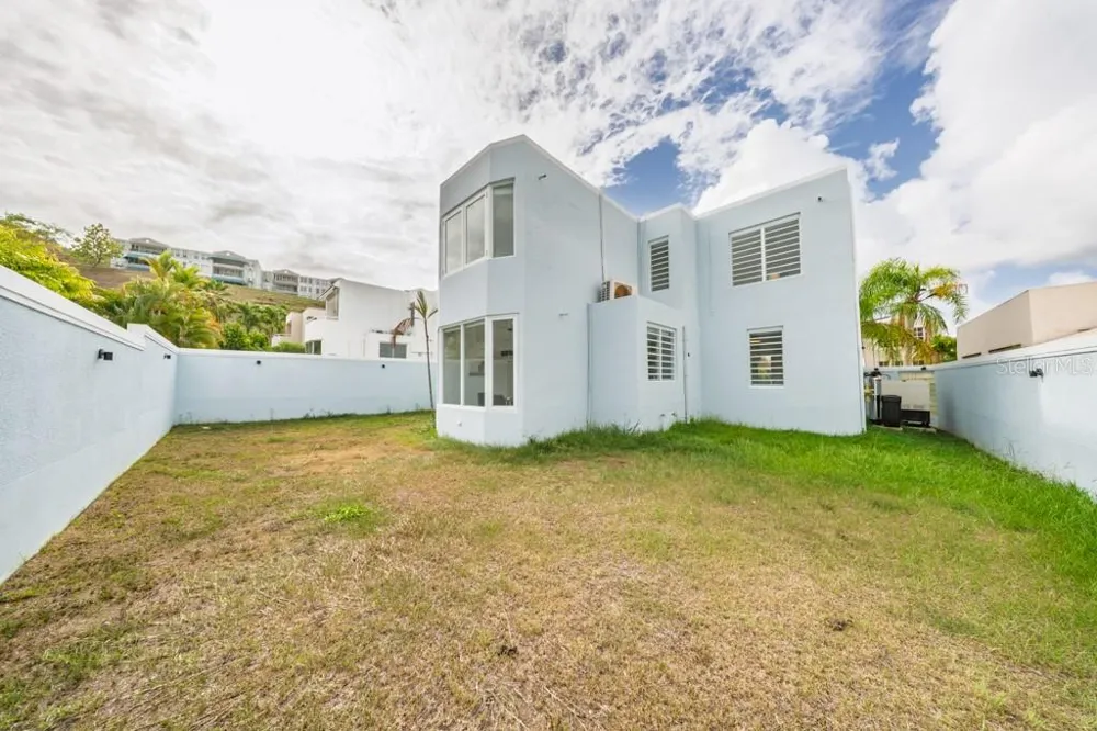 LF 114 VIA PARIS Trujillo Alto, PR 00976