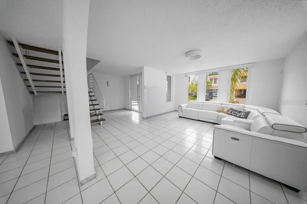 LF 114 VIA PARIS Trujillo Alto, PR 00976