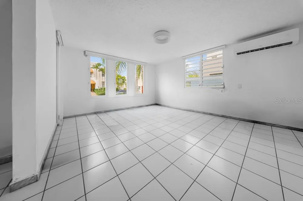 LF 114 VIA PARIS Trujillo Alto, PR 00976