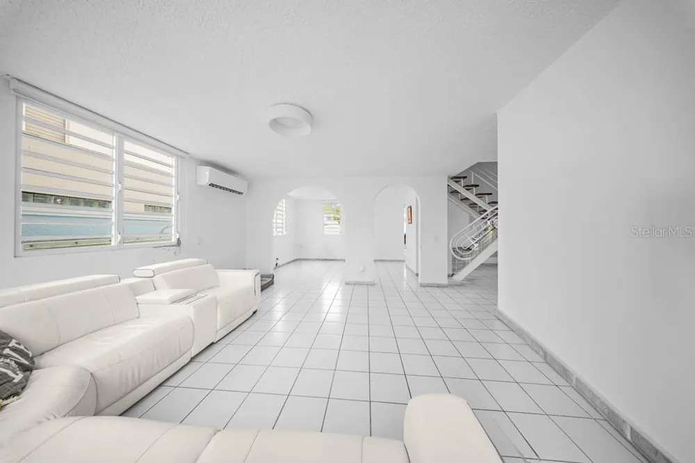 LF 114 VIA PARIS Trujillo Alto, PR 00976