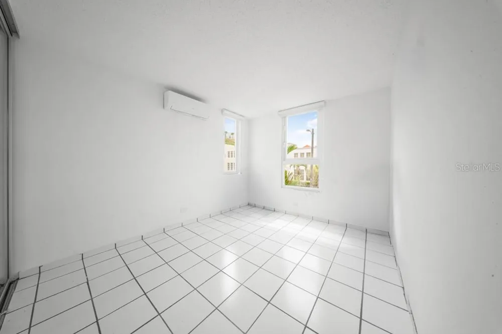 LF 114 VIA PARIS Trujillo Alto, PR 00976