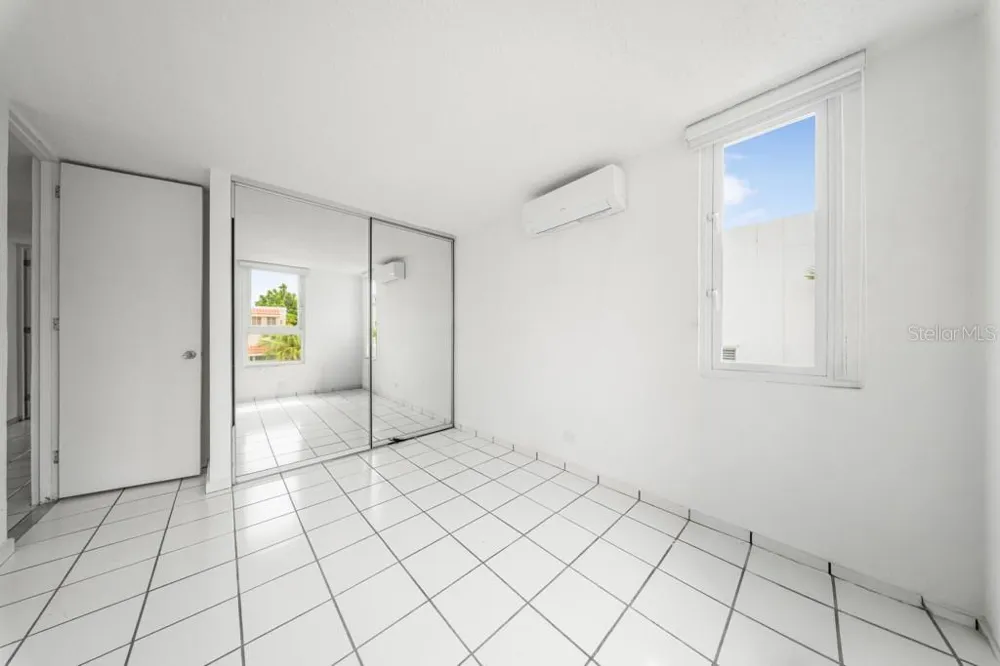 LF 114 VIA PARIS Trujillo Alto, PR 00976