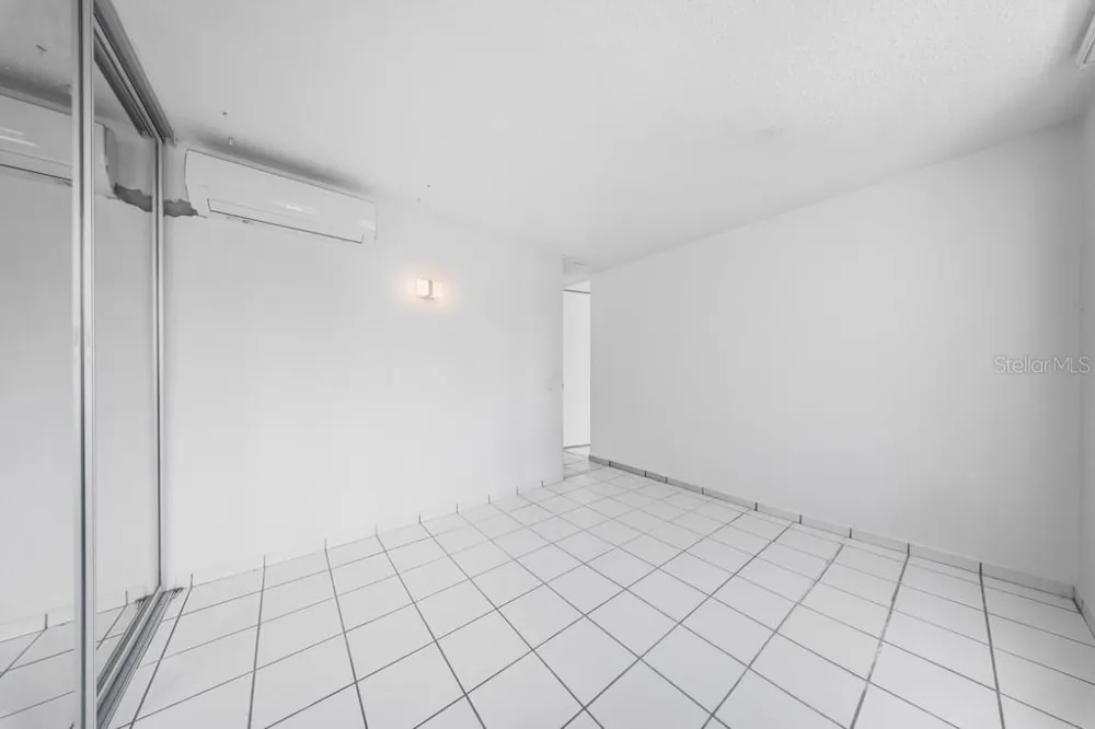 LF 114 VIA PARIS Trujillo Alto, PR 00976