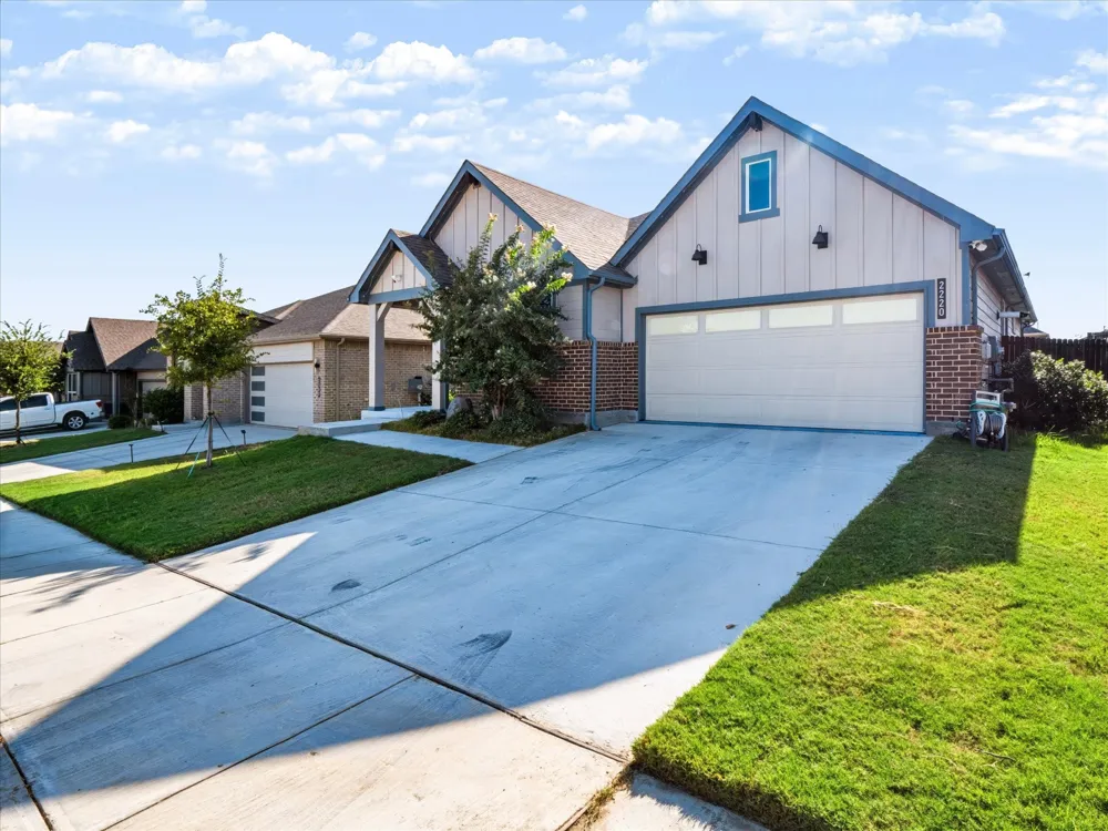 2220 Redwing Drive Denton, TX 76205