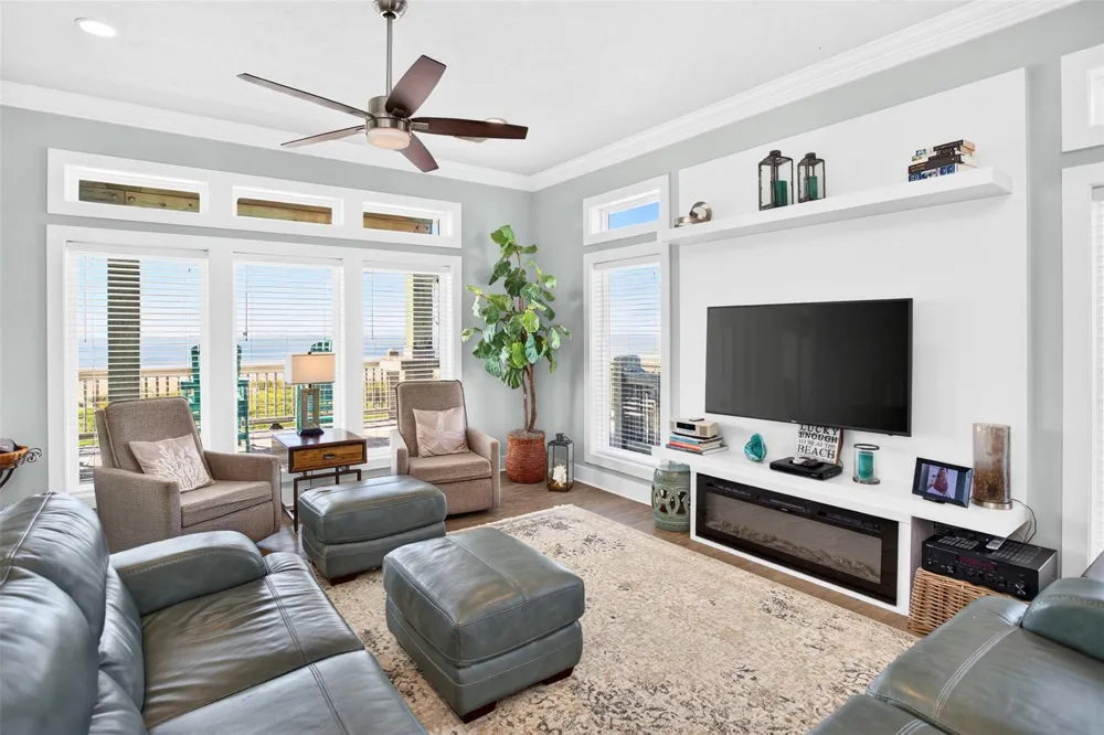 1335 Emerald Drive Crystal Beach, TX 77650