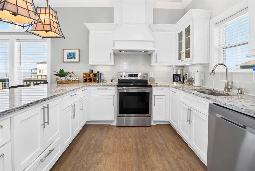 1335 Emerald Drive Crystal Beach, TX 77650