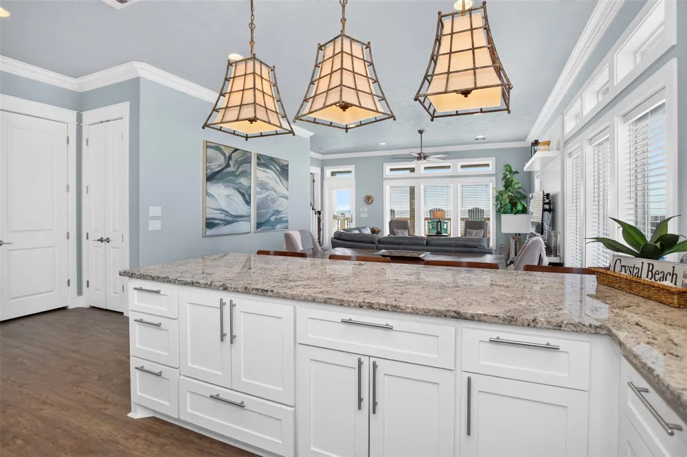1335 Emerald Drive Crystal Beach, TX 77650
