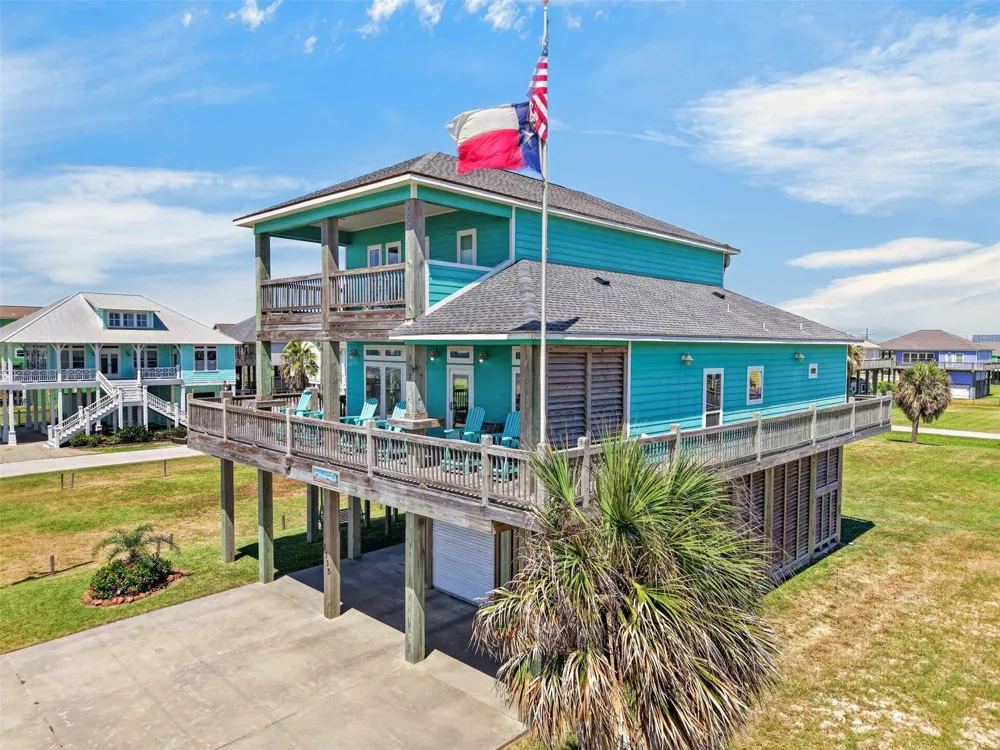1335 Emerald Drive Crystal Beach, TX 77650