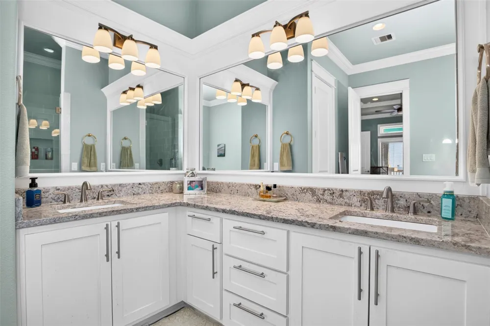 1335 Emerald Drive Crystal Beach, TX 77650
