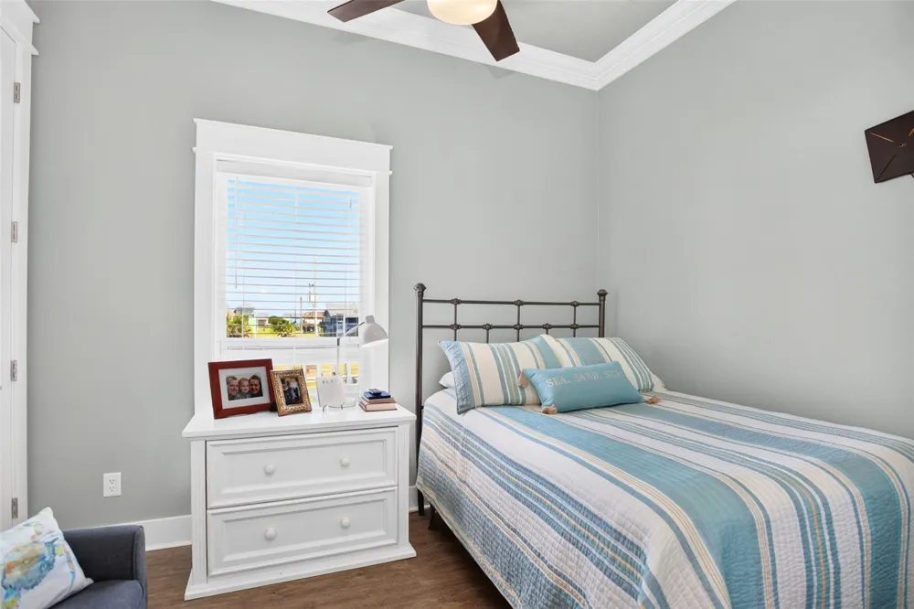 1335 Emerald Drive Crystal Beach, TX 77650
