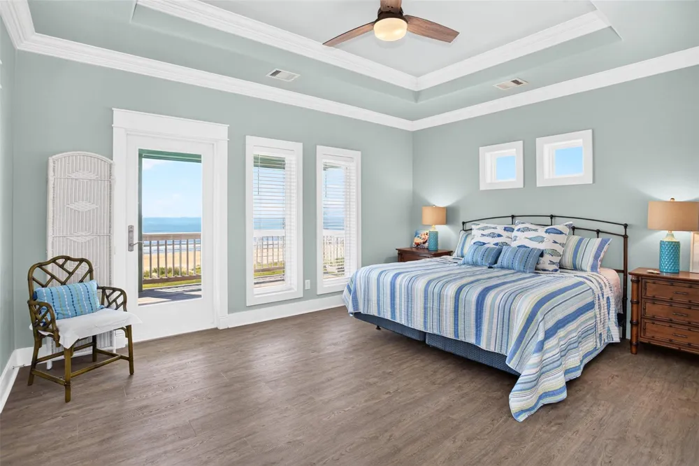 1335 Emerald Drive Crystal Beach, TX 77650