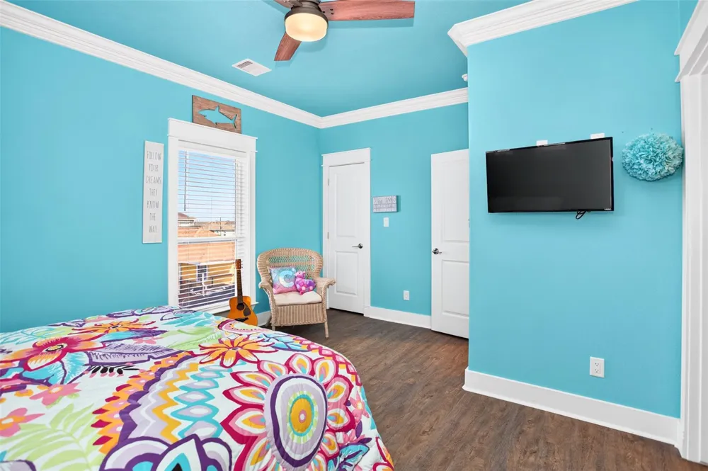 1335 Emerald Drive Crystal Beach, TX 77650