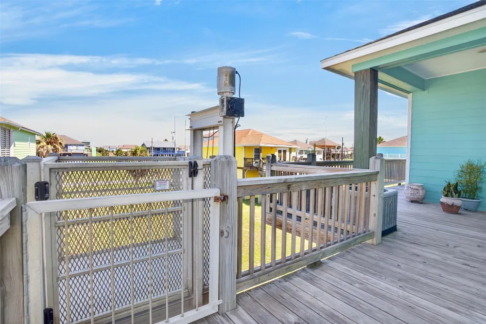 1335 Emerald Drive Crystal Beach, TX 77650