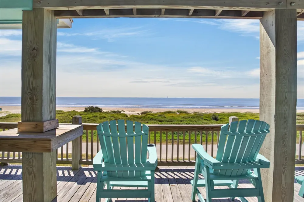 1335 Emerald Drive Crystal Beach, TX 77650