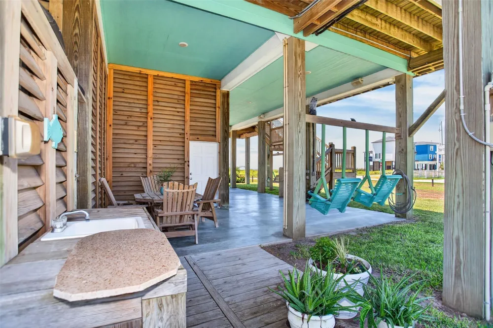 1335 Emerald Drive Crystal Beach, TX 77650