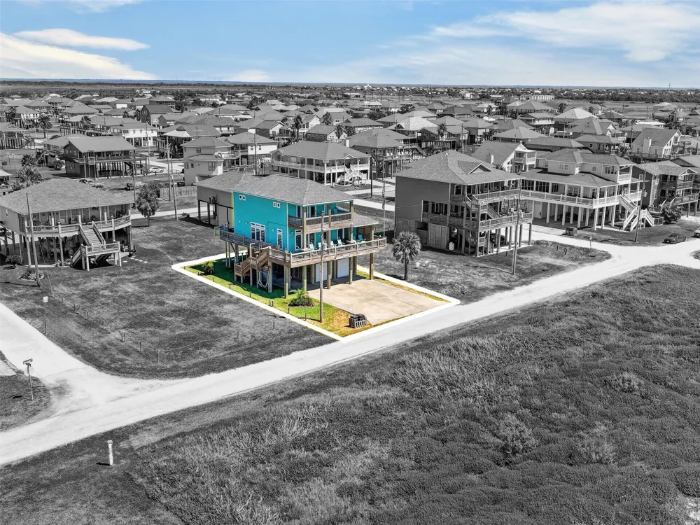 1335 Emerald Drive Crystal Beach, TX 77650