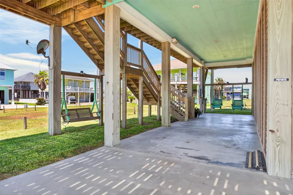 1335 Emerald Drive Crystal Beach, TX 77650