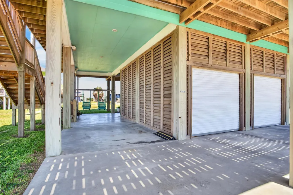 1335 Emerald Drive Crystal Beach, TX 77650