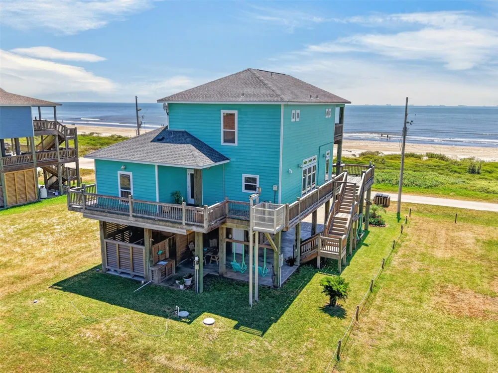 1335 Emerald Drive Crystal Beach, TX 77650