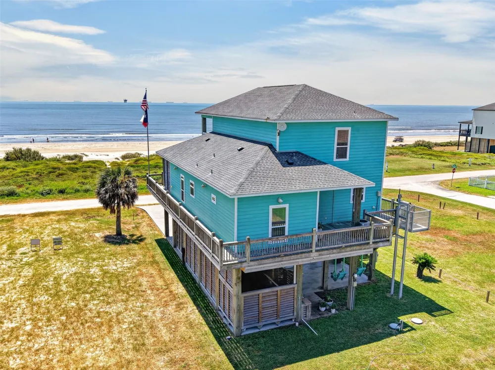 1335 Emerald Drive Crystal Beach, TX 77650