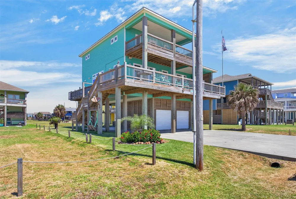 1335 Emerald Drive Crystal Beach, TX 77650
