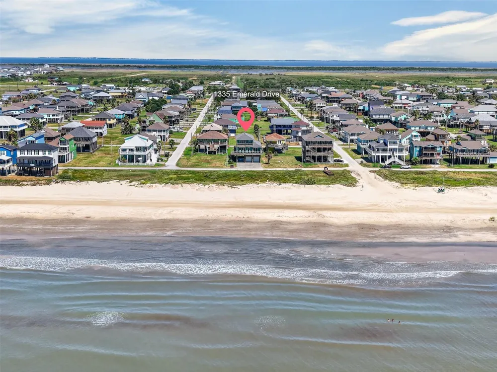 1335 Emerald Drive Crystal Beach, TX 77650