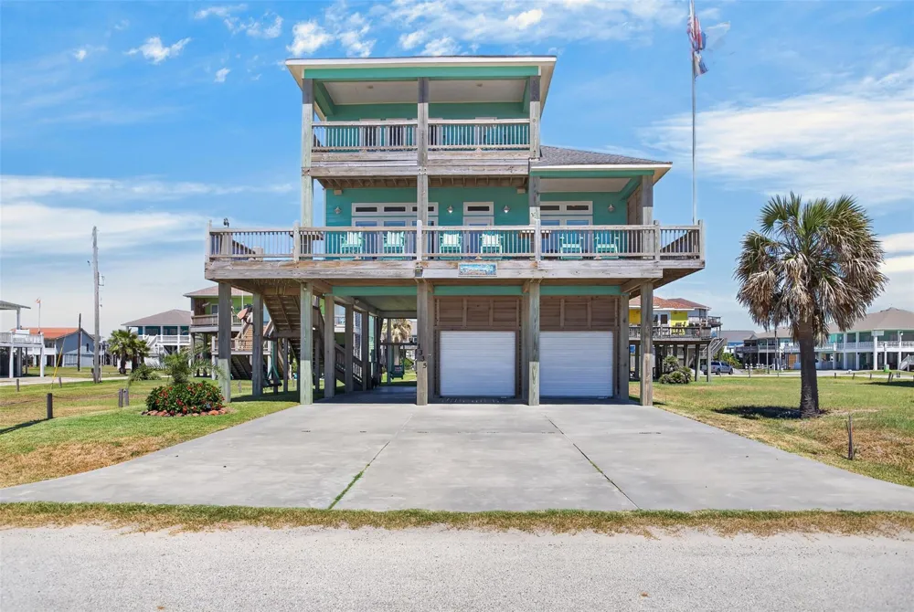 1335 Emerald Drive Crystal Beach, TX 77650