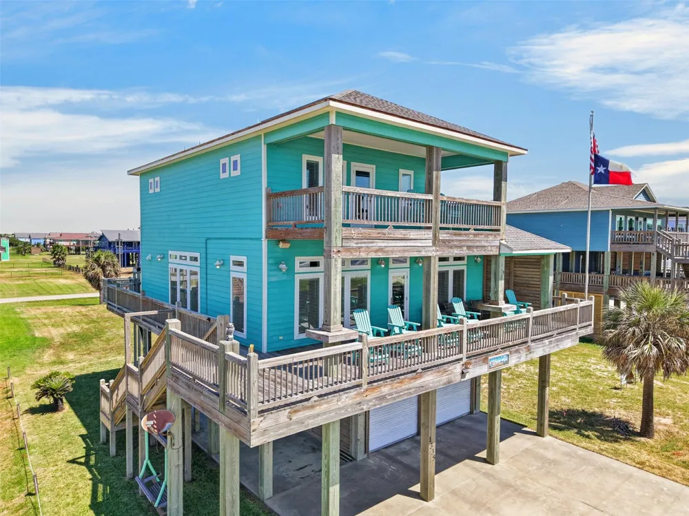 1335 Emerald Drive Crystal Beach, TX 77650