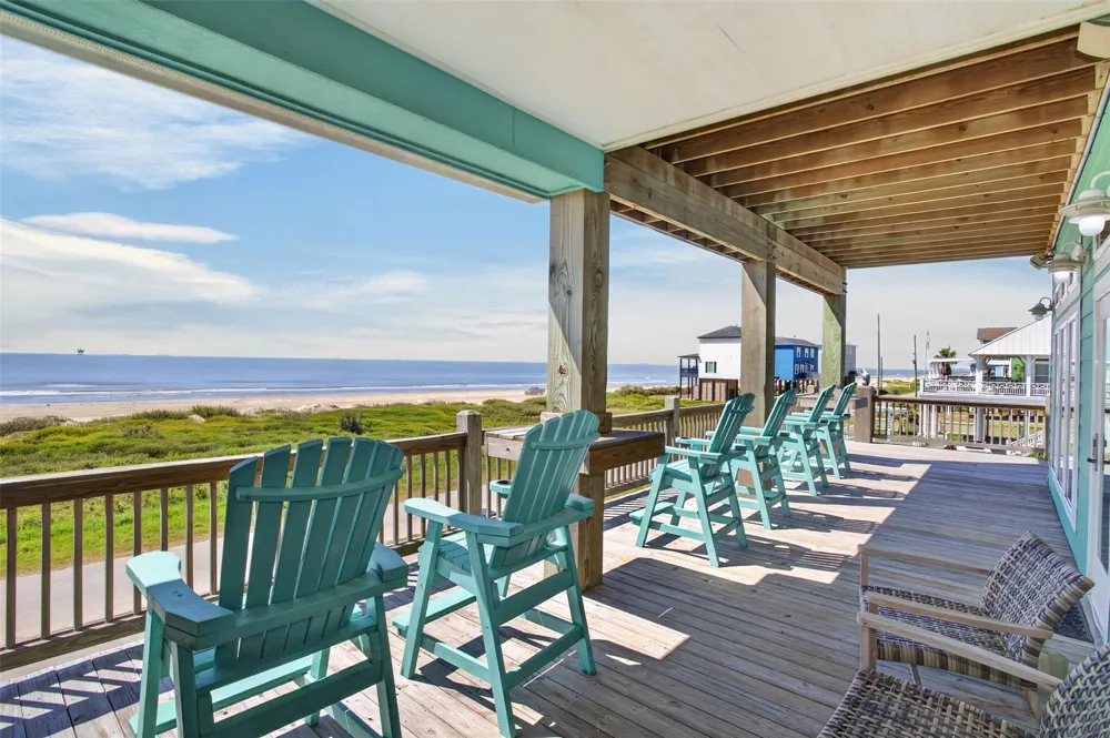 1335 Emerald Drive Crystal Beach, TX 77650