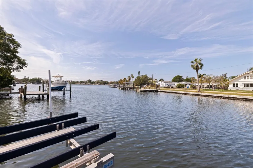 3931 POMPANO DRIVE SE St Petersburg, FL 33705
