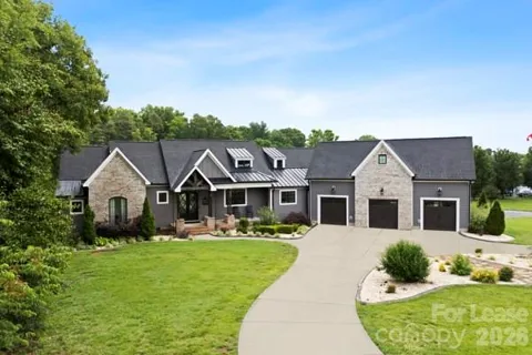 5200 Shoreview Drive