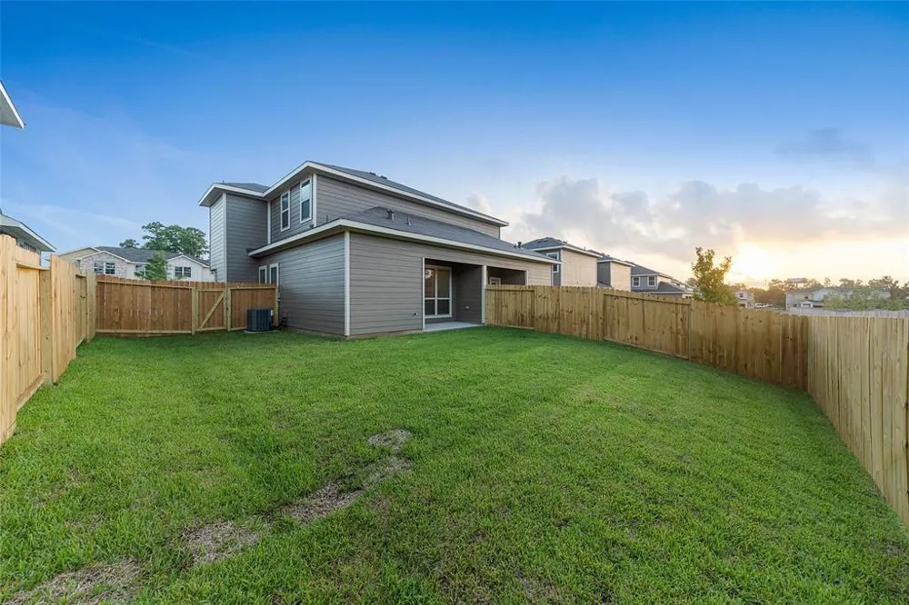 146 Parkgate #B Conroe, TX 77304