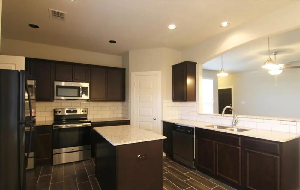 146 Parkgate #B Conroe, TX 77304