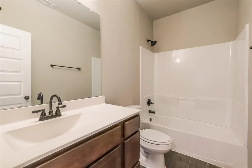 146 Parkgate #B Conroe, TX 77304