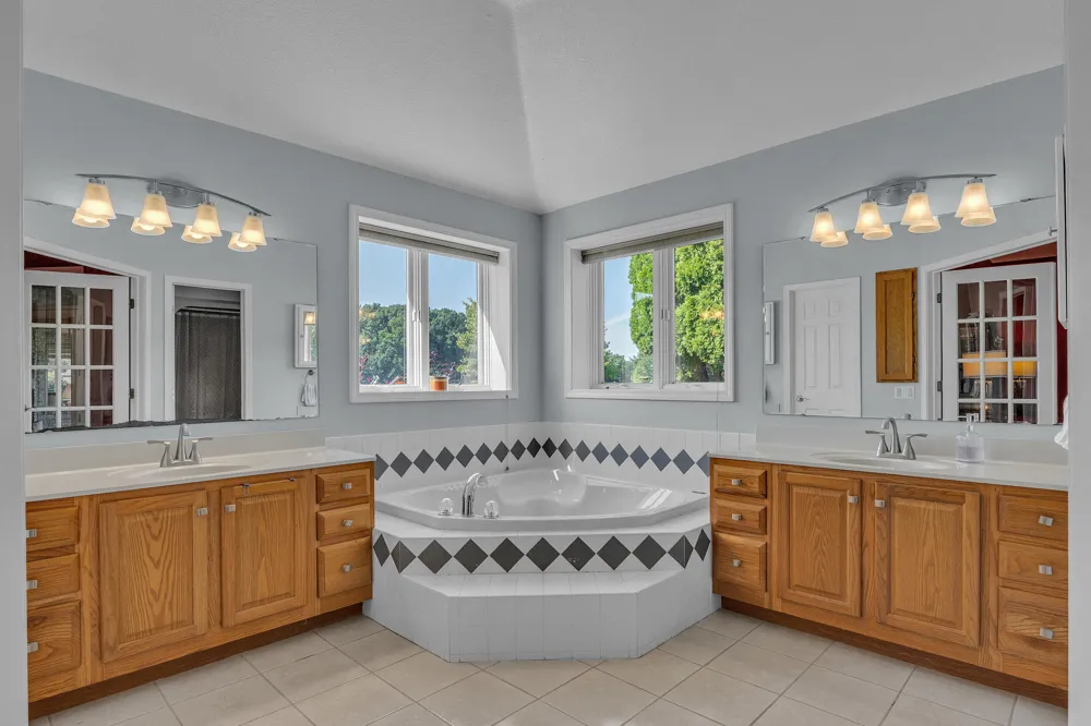 8786 Loire Valley Drive Tecumseh, MI 49286