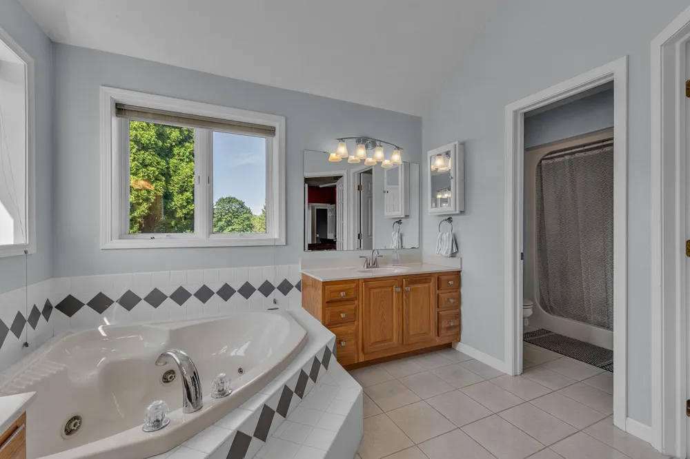 8786 Loire Valley Drive Tecumseh, MI 49286