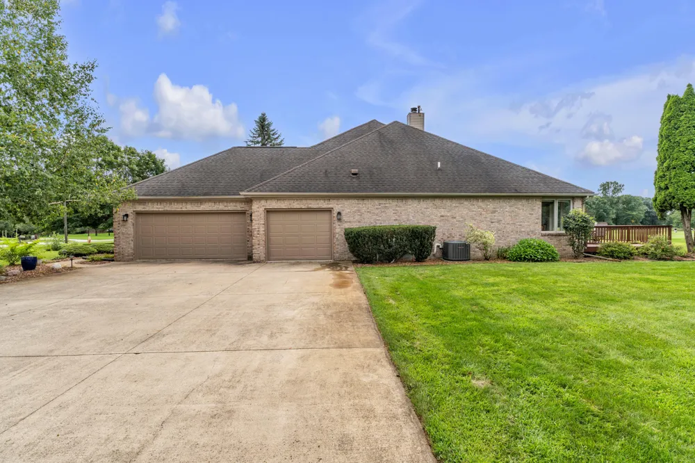 8786 Loire Valley Drive Tecumseh, MI 49286