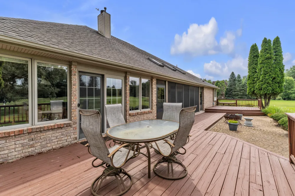 8786 Loire Valley Drive Tecumseh, MI 49286