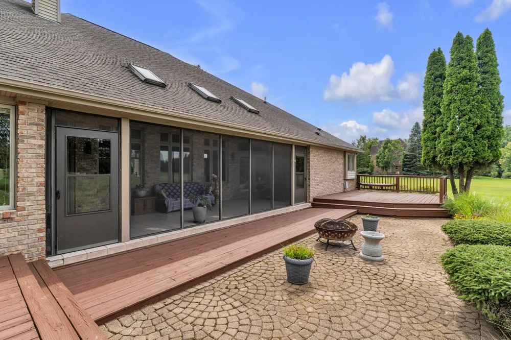 8786 Loire Valley Drive Tecumseh, MI 49286