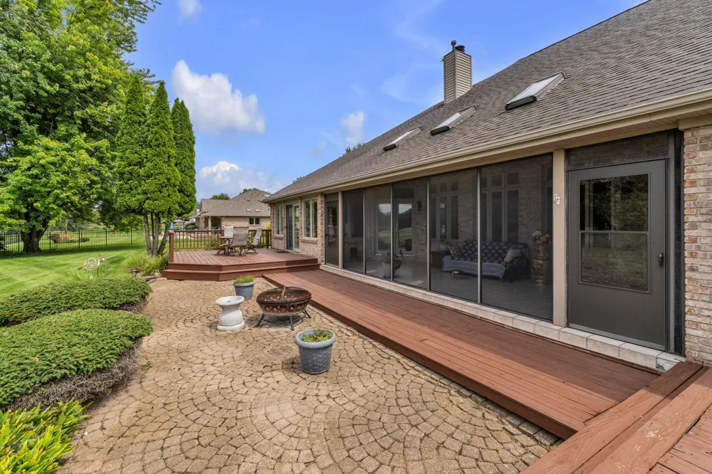 8786 Loire Valley Drive Tecumseh, MI 49286