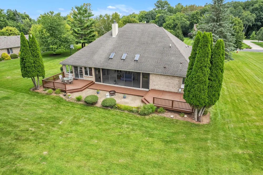 8786 Loire Valley Drive Tecumseh, MI 49286